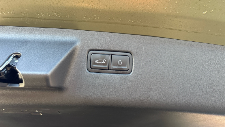 Hyundai SANTA FE 1.6 TGDi Plug-in Hybrid Ultimate 5dr 4WD Auto Estate